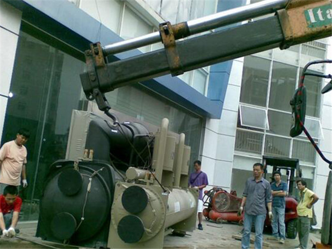 五原县随车吊和汽车吊的核心区别是什么？哪种更省钱？